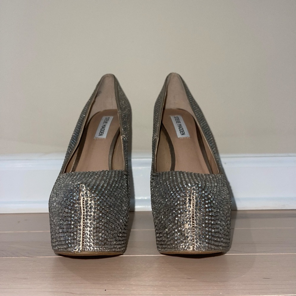 Steve Madden Rhinestone Platform Pump *New* - Picture 3 of 4